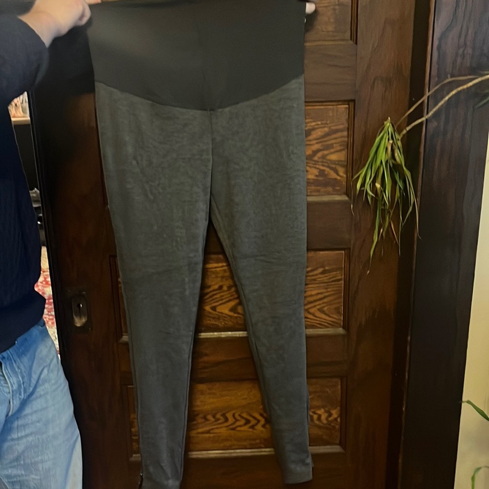 Size small Liz Lange maternity pants